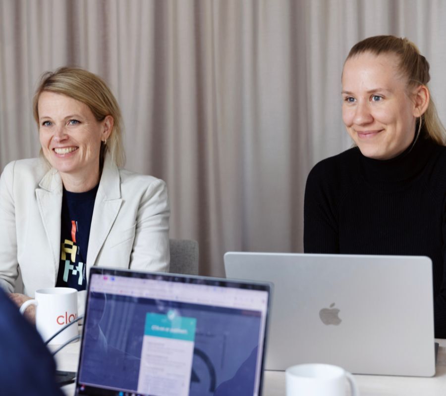 Åse Helene og Frida i møt