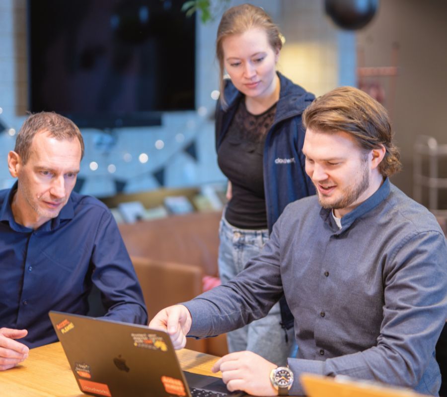 Three Cloudworks consultant discuss login in office setting